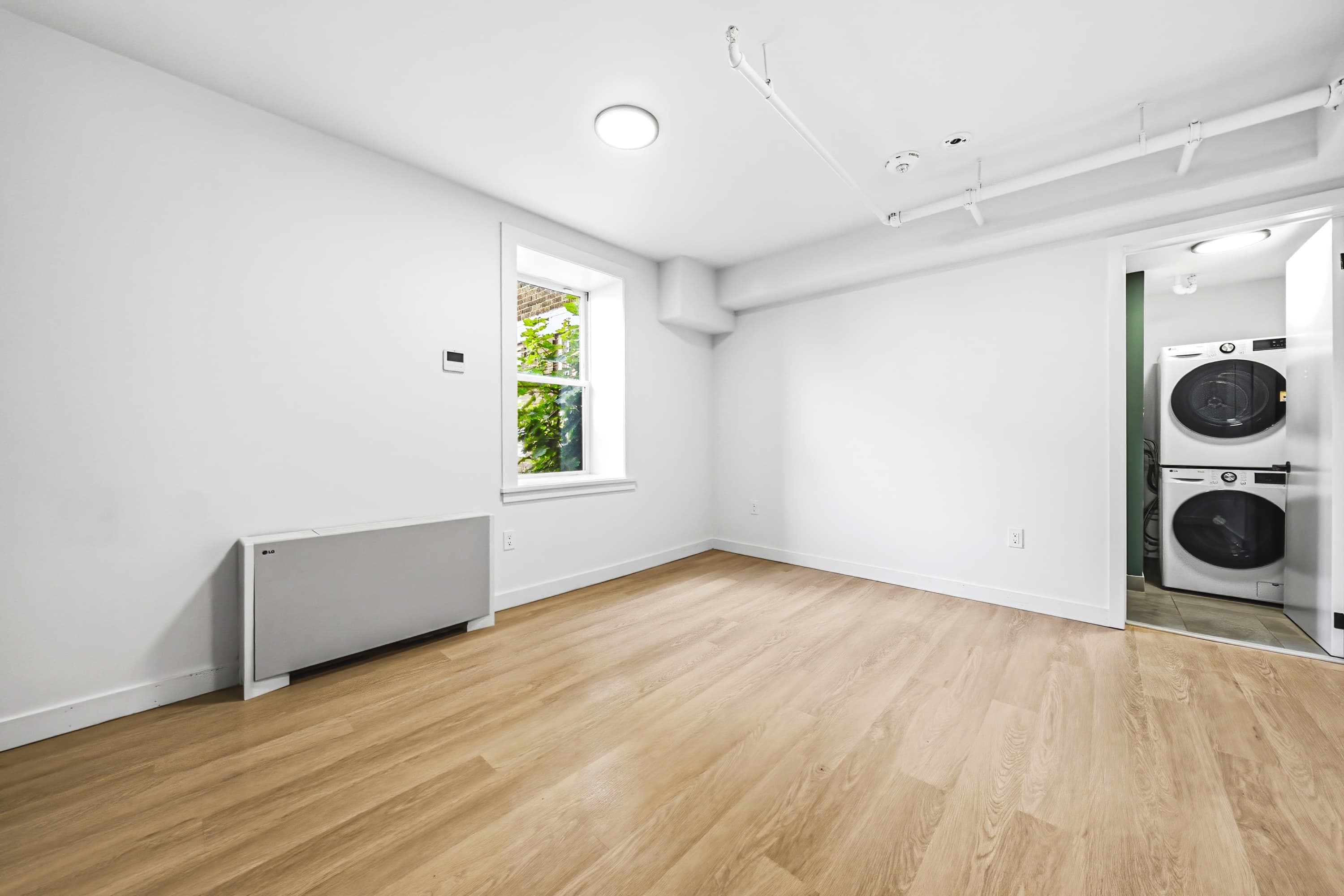 Studio - J6 photo 4