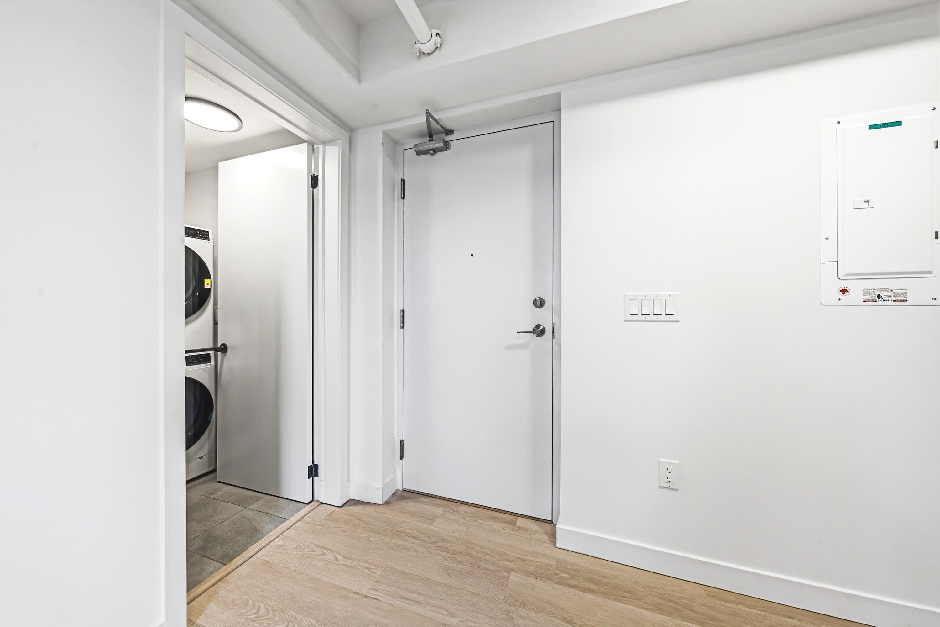 Studio - J6 photo 5