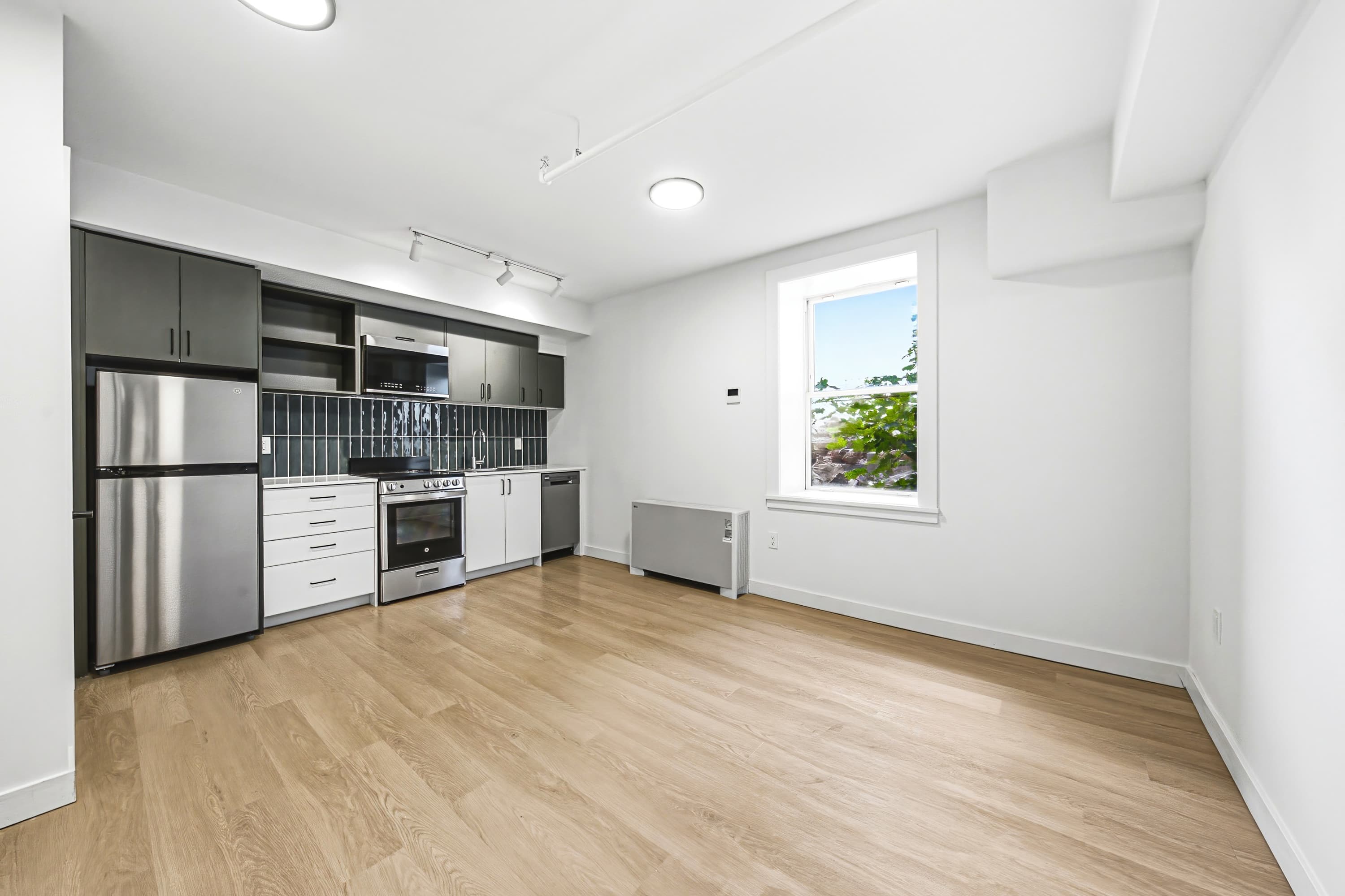 Studio - J6 photo 2
