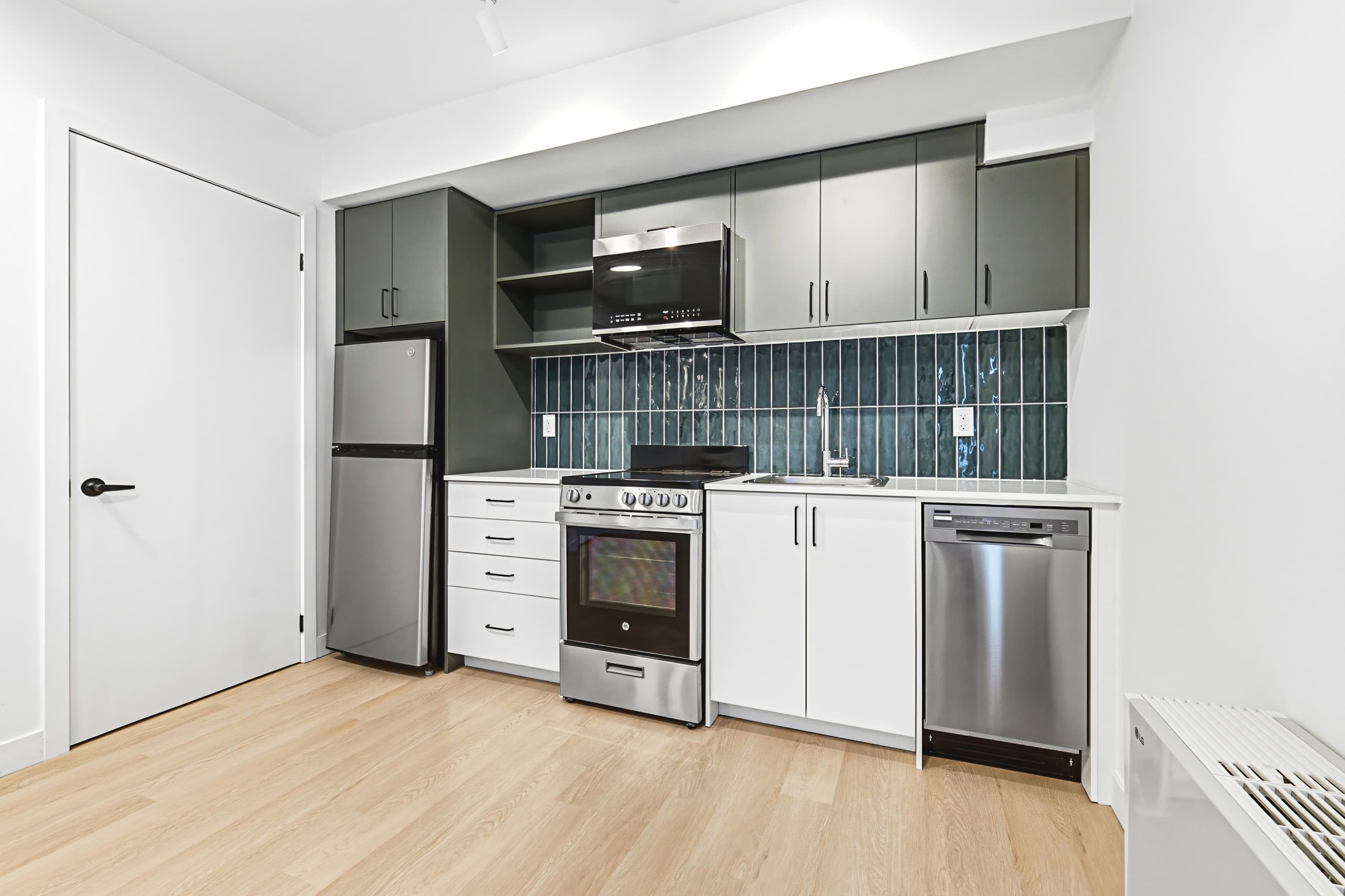 Studio - J6 photo 3